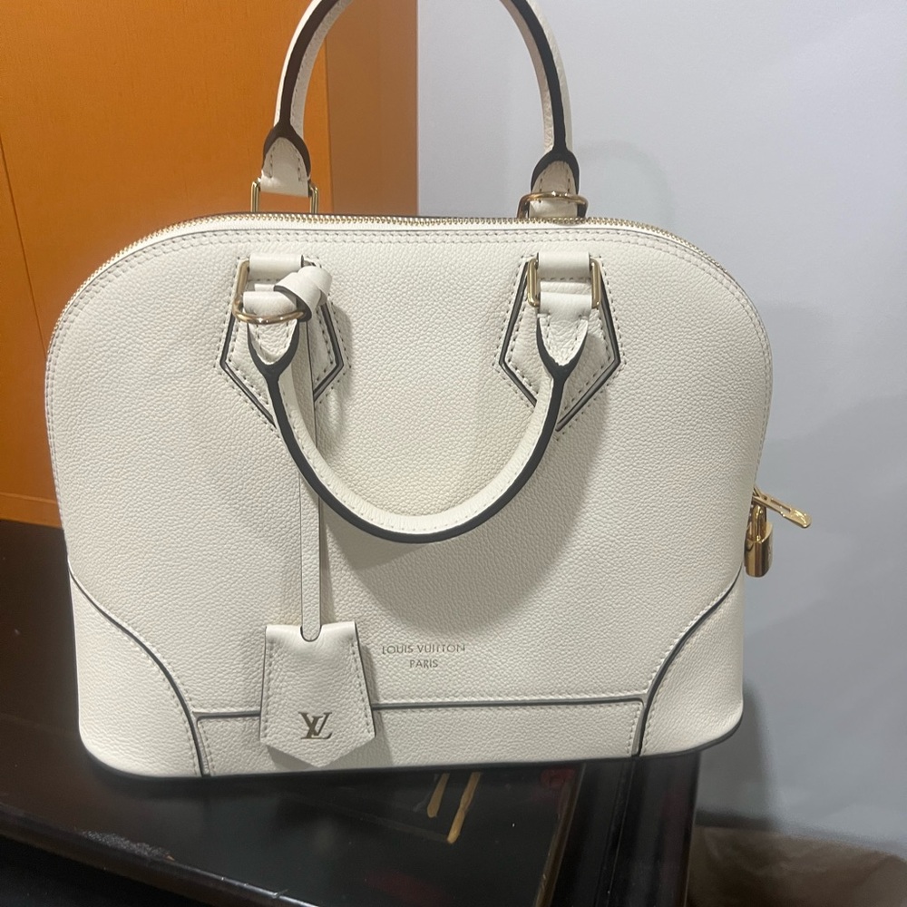 Louis Vuitton Alma PM SILHOUETTE NEW with tags Ready for spring ❌❌❌SOLD PARTY - Picture 6 of 13